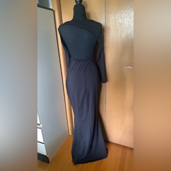 Long black one should dress - Picture 4 of 8